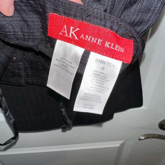 Anne Klein ladies pants suit black with blue/gray pinstripes size 4 - Picture 7 of 8